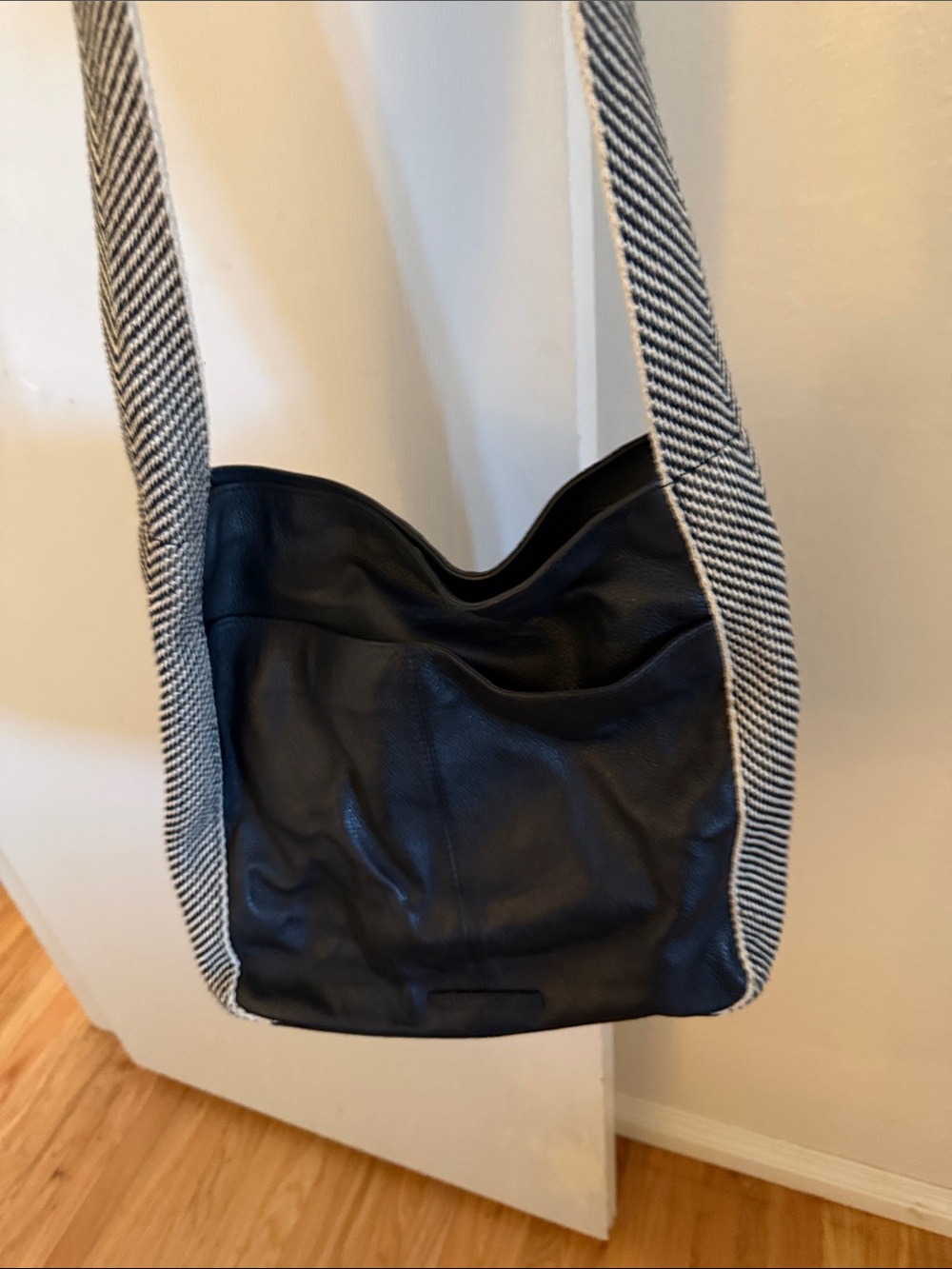 Lucky Brand: Black Leather Crossbody Shoulder Bag with Contrast Strap